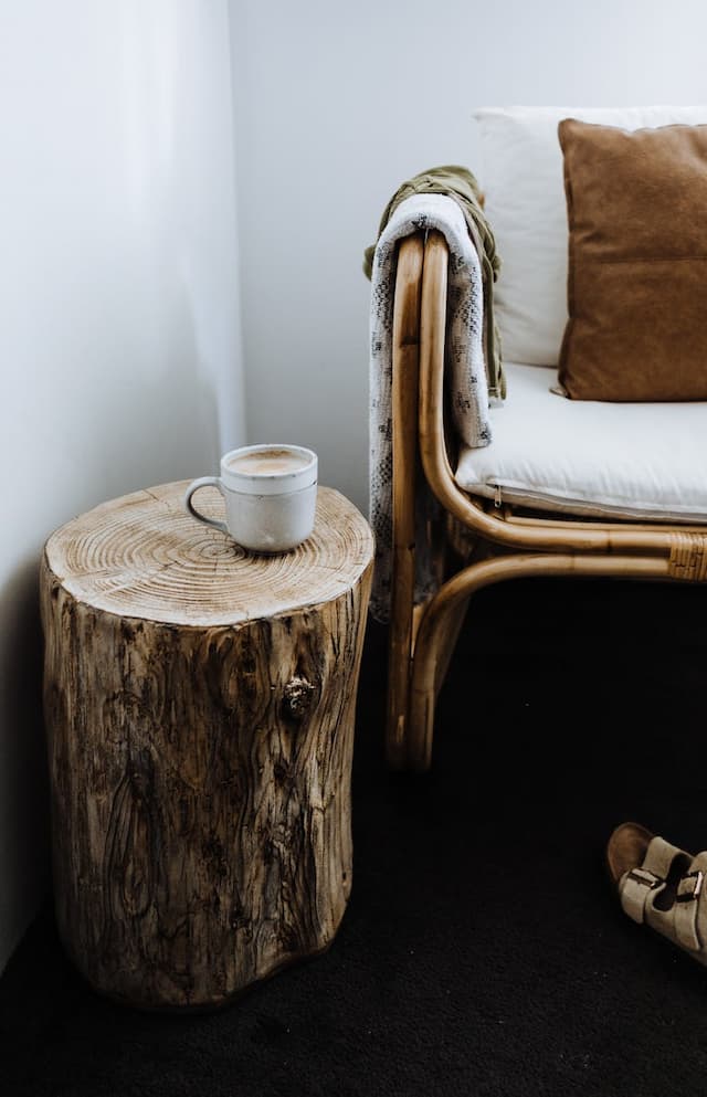 Wooden Furniture Studio for Lavishing Handcrafted Furniture