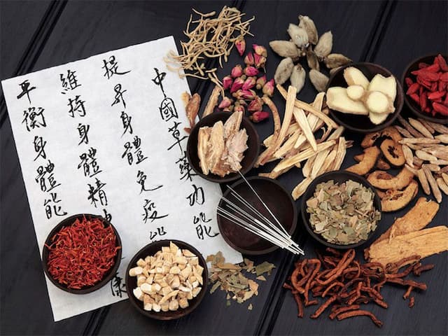 Shopping for Eu Yan Sang Products with ATOME