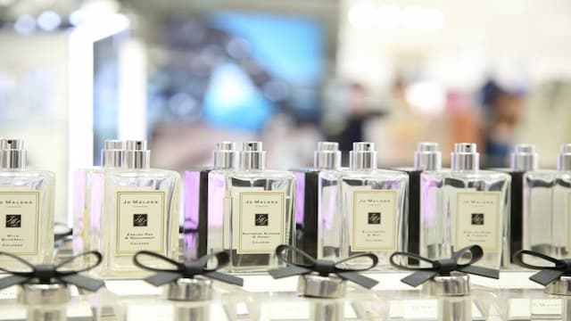 Experience Jo Malone’s English Pear and Freesia Fragrances