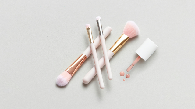 Clean makeup & style edits for warmer weather