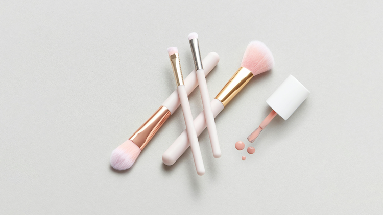 Clean makeup & style edits for warmer weather