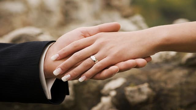 Khaki Olives: Wedding Nails