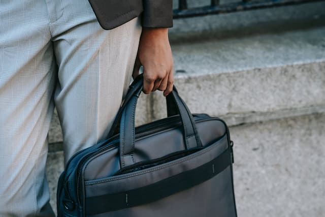 Enter Into The World Of Professionalism With Men’s Tote Bags Singapore