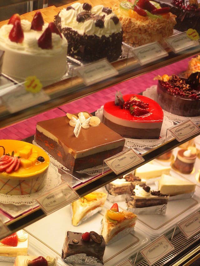 Get the perfect cake for every occasion with Four Leaves Cake in Singapore
