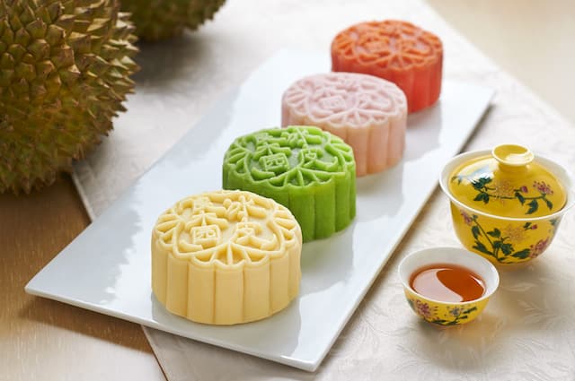 Savor the delectable goodwood park mooncakes in Singapore