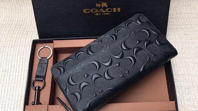 Want to Buy a Perfectly Designed Coach Men’s Wallet? Buy It at ATOME