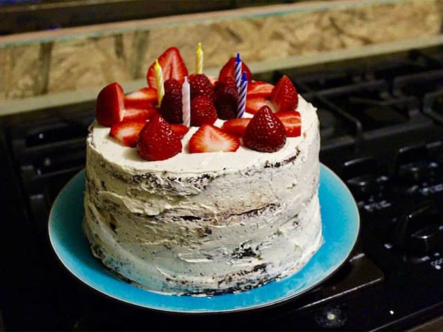 Delightful strawberry cake recipe and tips to make it perfect