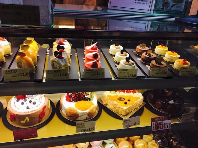 A rich and good cake shop in Singapore