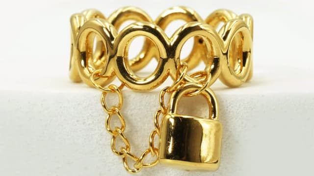 What Should We Lookout for When Shopping for Gold Jewelry?