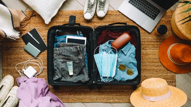 The Secret Behind Dressing Well And Travelling Light at The Same Time!