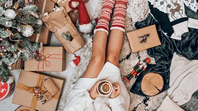 Cherished Christmas Delights: Thoughtful Gifts She’ll Adore