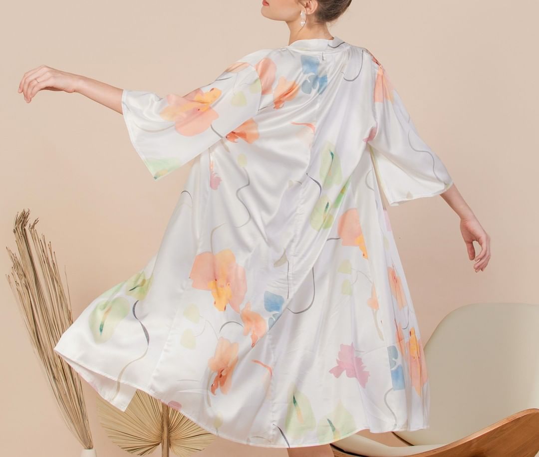 Her Velvet Vase Bellflower Longline Kimono